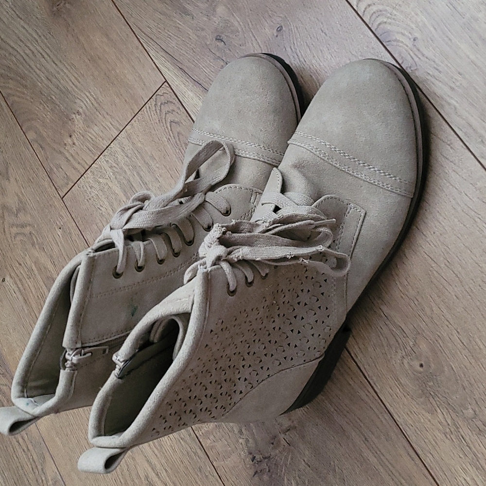 Girls Tan Justice boots size 8 used